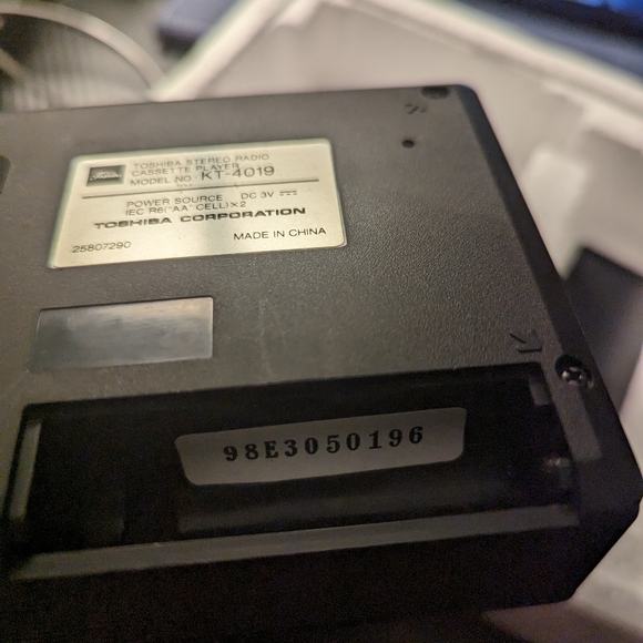 Toshiba KT-4019 Cassette Player - Picture 2 of 10